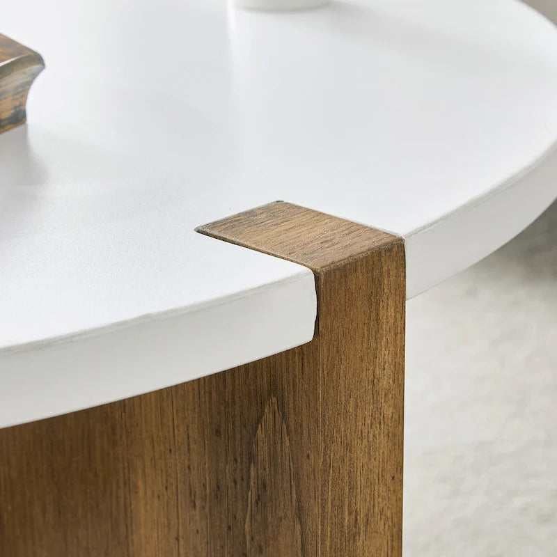 Table basse ronde avec pieds rectangulaires