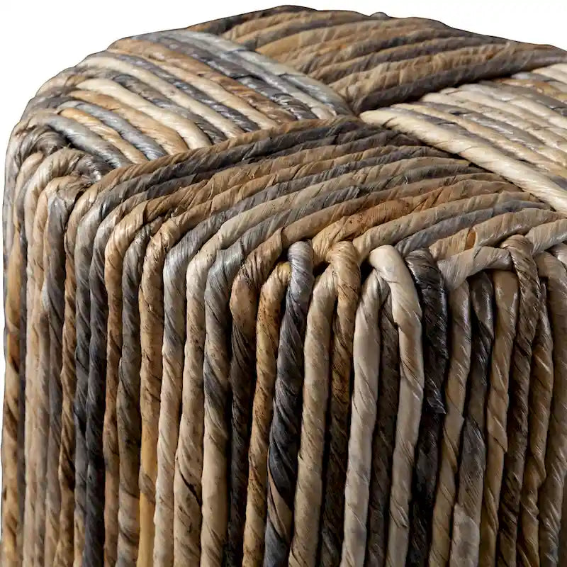 Tabouret d'appoint en feuilles de bananier tressées