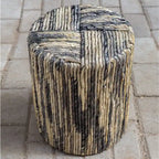 Tabouret d'appoint en feuilles de bananier tressées