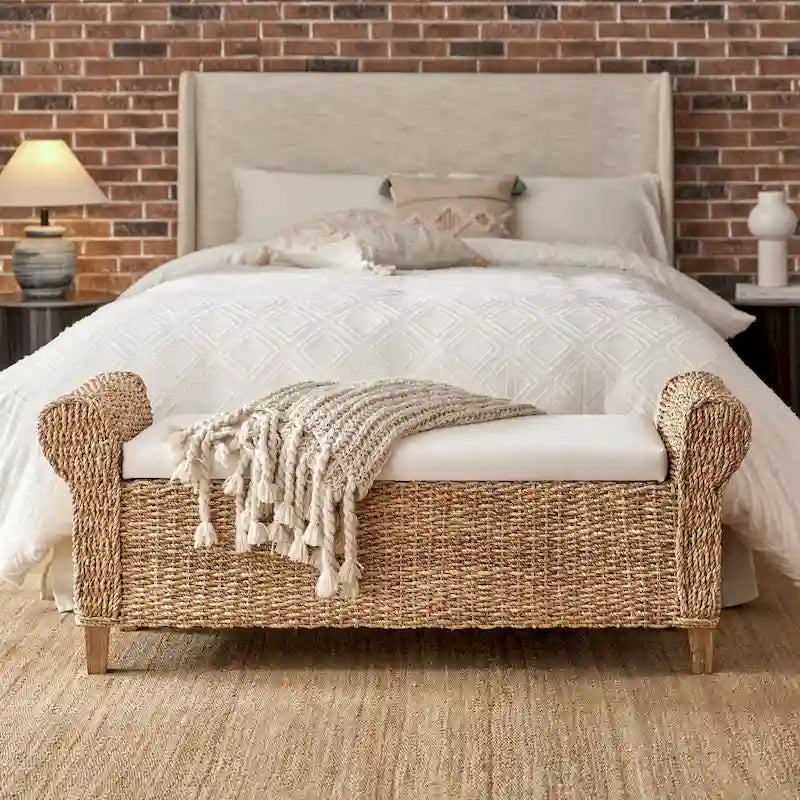 Banc de rangement tissé bohème de style fermier avec motifs sculptés ajourés