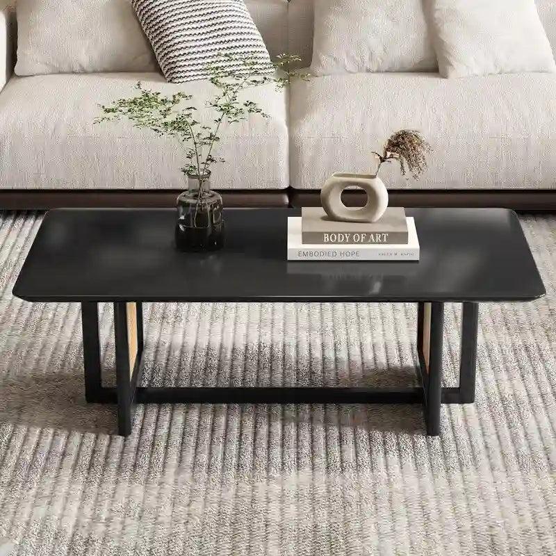 Table basse en bois massif et rotin