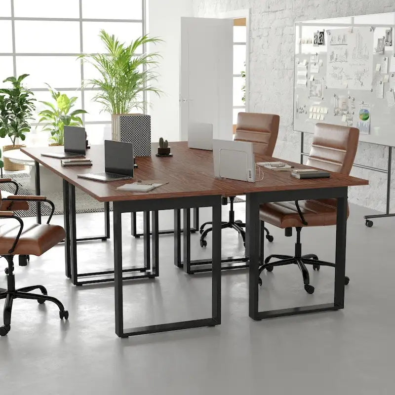 Table de conférence avec plateau stratifié et piètement en U