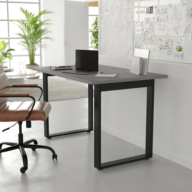 Table de conférence avec plateau stratifié et piètement en U